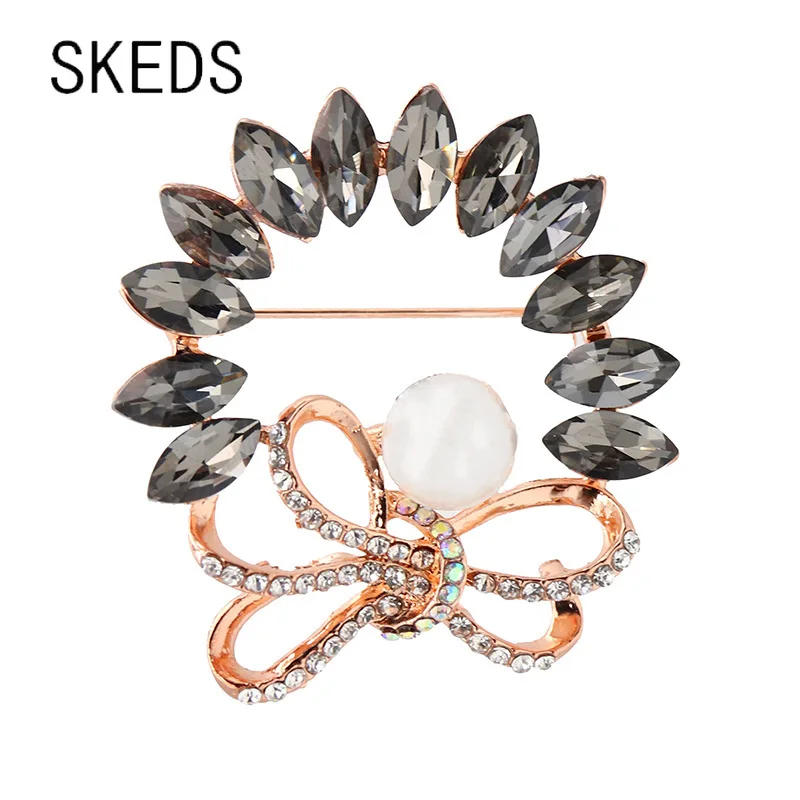 

SKEDS Fashion Elegant Crystal Flower Badges Corsage For Women Lady Brooch High Quality Luxury Rhinestone Party Brooches Pins