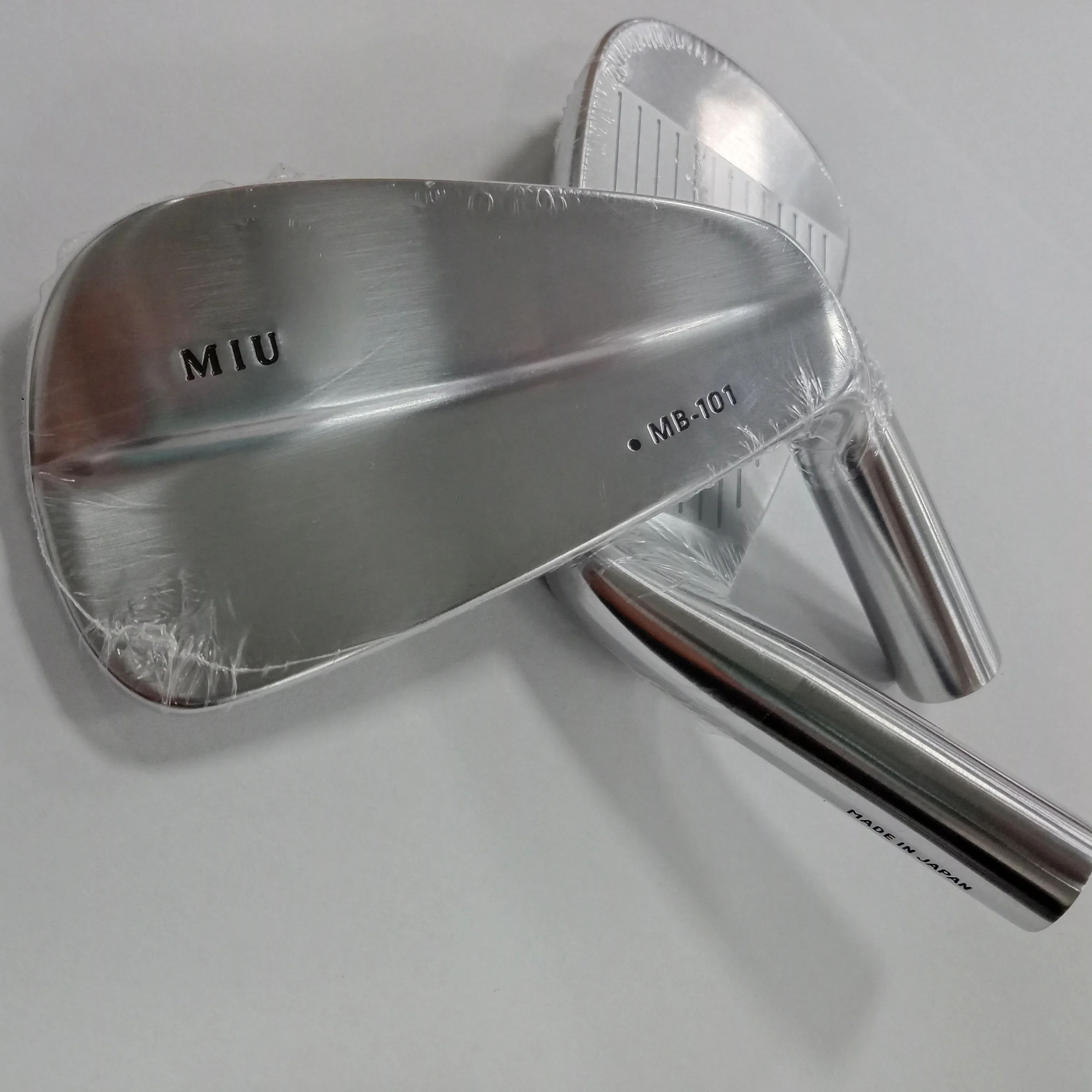 

Мужские клюшки для гольфа в комплекте, мягкие клюшки для гольфа из 101 железа, #4-# P, серебристого цвета с накладкой на голову