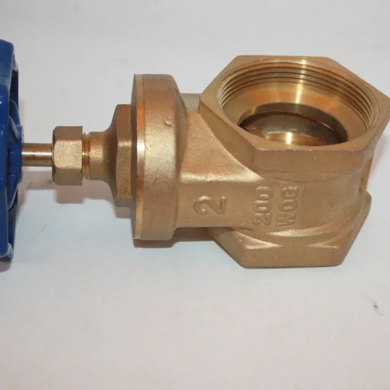 Горячие продажиГорячие продажиVanne à eau manuelle en laiton avec filetage NPT 2 po