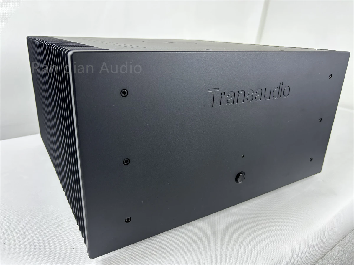 Сбалансированный или одновходной 2-канальный пост-усилитель 225 Вт/8 Ом 450 Вт/4