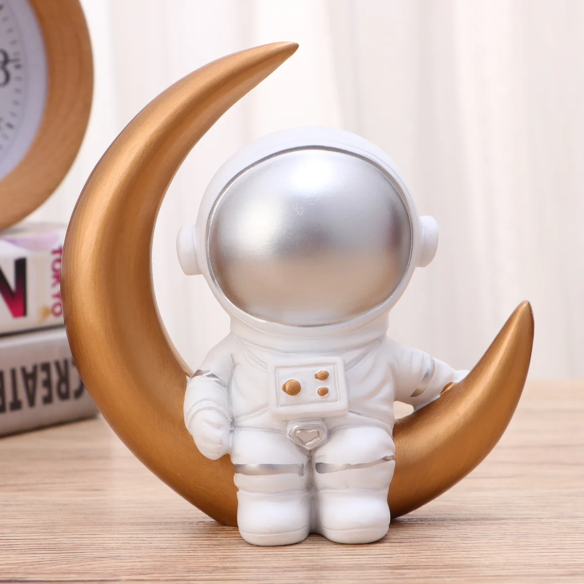 

Astronaut Ornament Cake Resin Figurine Toy Figure Spaceman Model Decoration Sculpture Moon Decor Table Party Car Statues Space