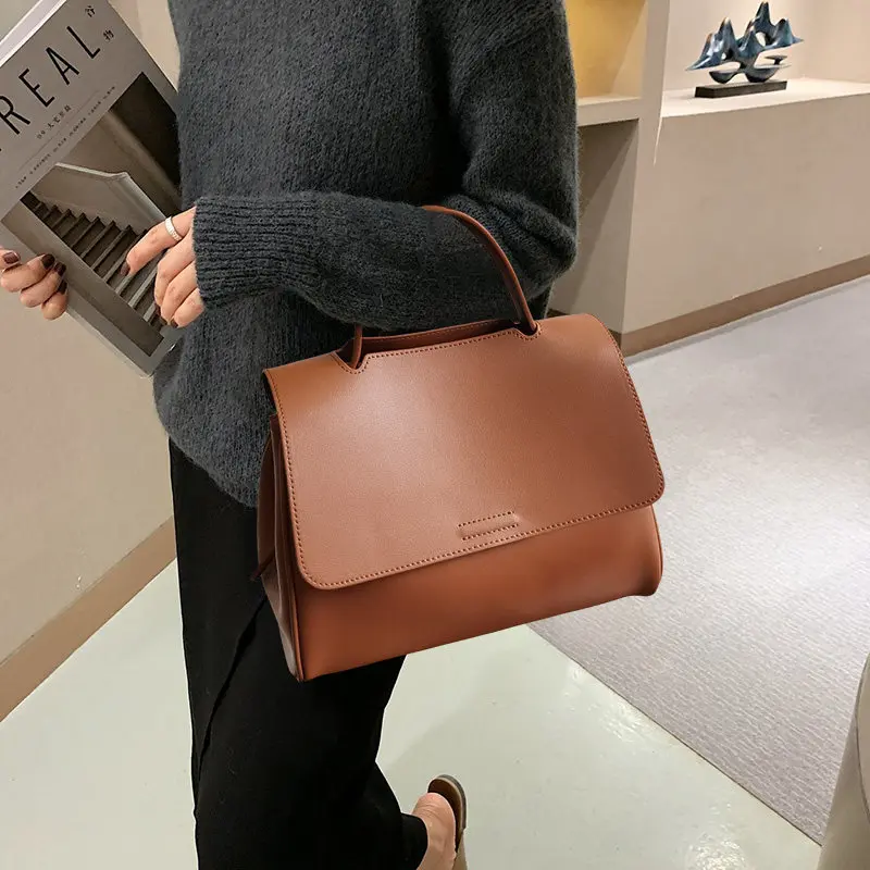 

New 2022 Leather Messenger Shoulder Bag Tote Bag commuting minority retro underarm bag bags