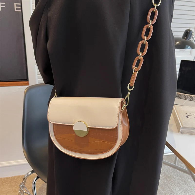 Сумка-мессенджер на плечо женская маленький саквояж цепочке дизайнерский