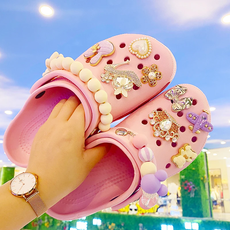 Hot 1pcs Metal jewelry Style Shoe Charms Pearl Crown Shoe Aceessories Decorations Fit women’s croc Clogs Buckle girls Gifts jibz