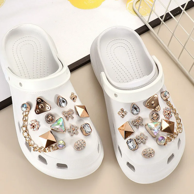 

Hot Metal jewelry Style Shoe Charms Pearl Crown Shoe Aceessories Decorations Fit women’s croc Clogs Buckle girls Gifts jibz