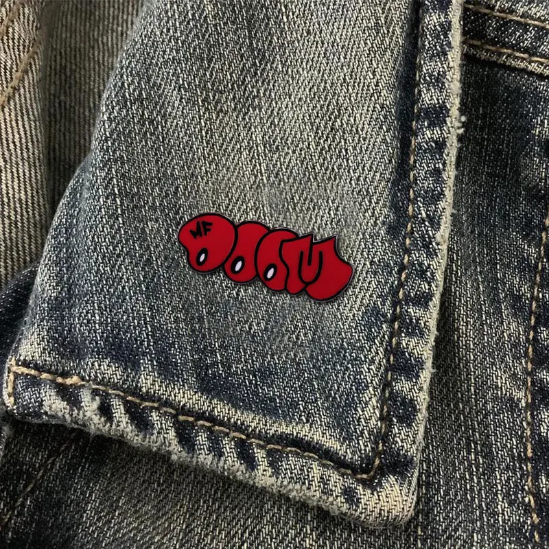 Модный жесткий эмалированный значок Doom в виде красных пузырей металлический