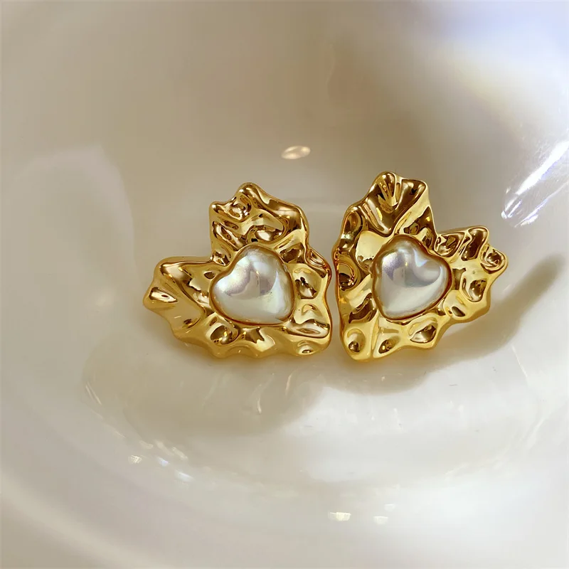 

Серьги-гвоздики в стиле ретро