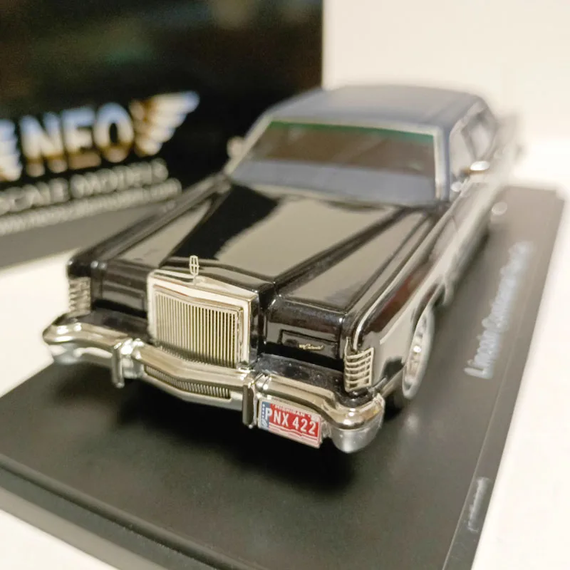 Оригинальная модель автомобиля Lincoln Town масштаб 1:43 игрушечного из смолы 1978