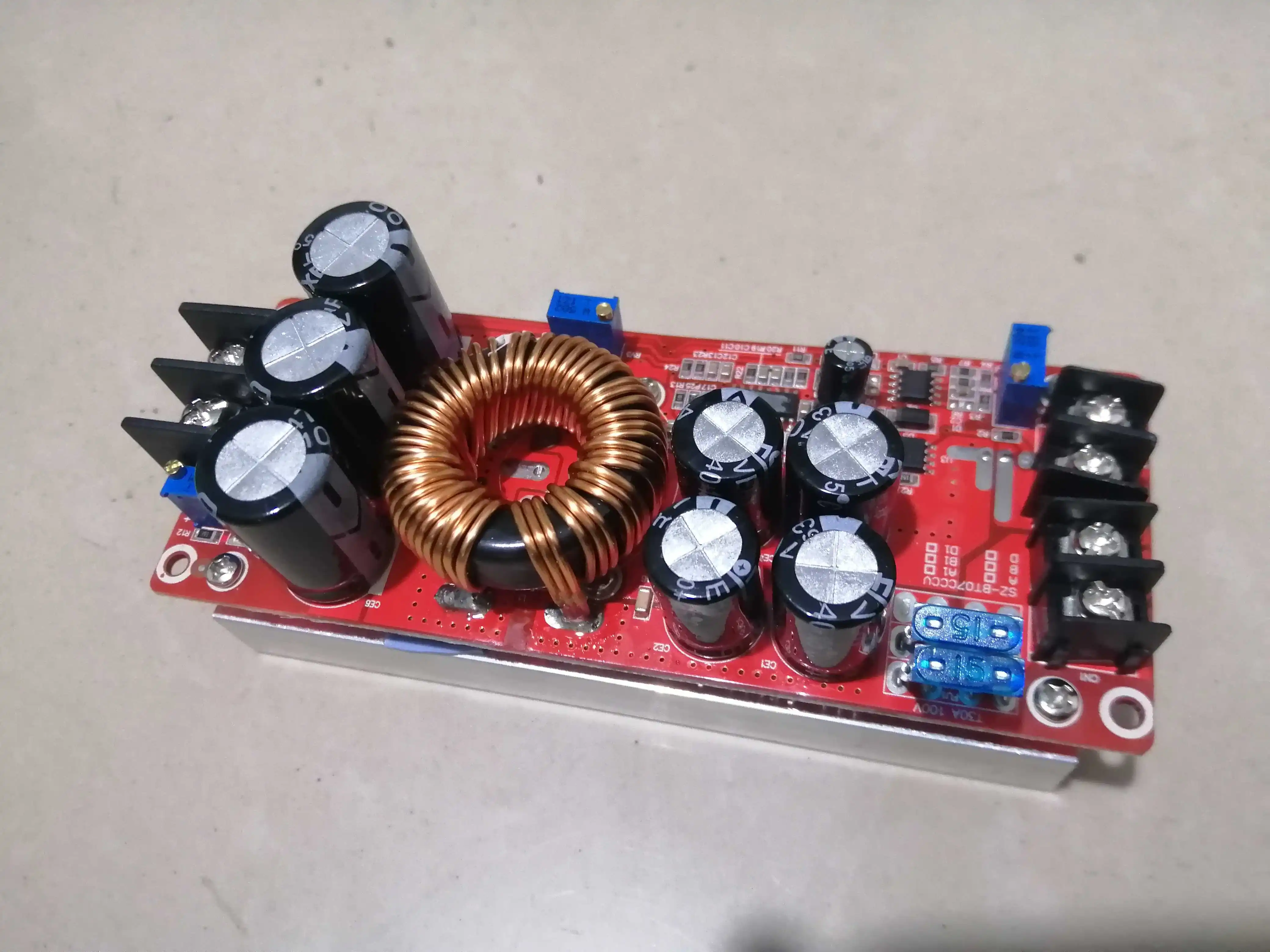 Питания регулятора. Dc dc стабилизатор 12в. Lm317 adjustable power supply. Линейный стабилизатор на lm317. Регулятор питания 12v.
