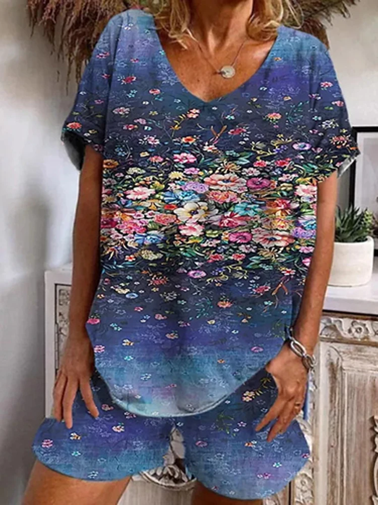 

Women V-Neck Top + Pocket Shorts Loose Suit Casual Print Straight Homewear Two Piece Set Summer Ladies Retro High Street Outfits