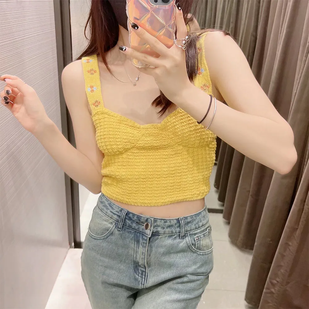 

2022 women's summer new flower embroidered knitted top fashion slim suspenders temperament age-reducing short vest