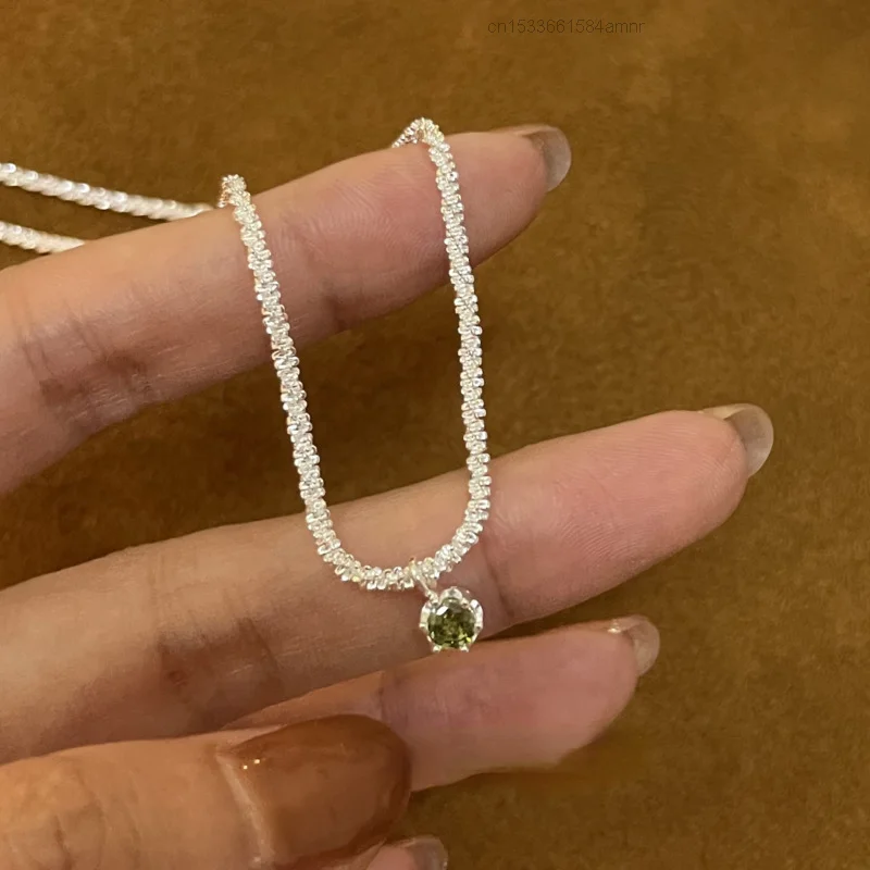 

2022 Sparkling Lucky Stone Necklaces Green Single Diamond Necklace Woman Fashion Light Luxury Design Girls Gift Clavicle Chains