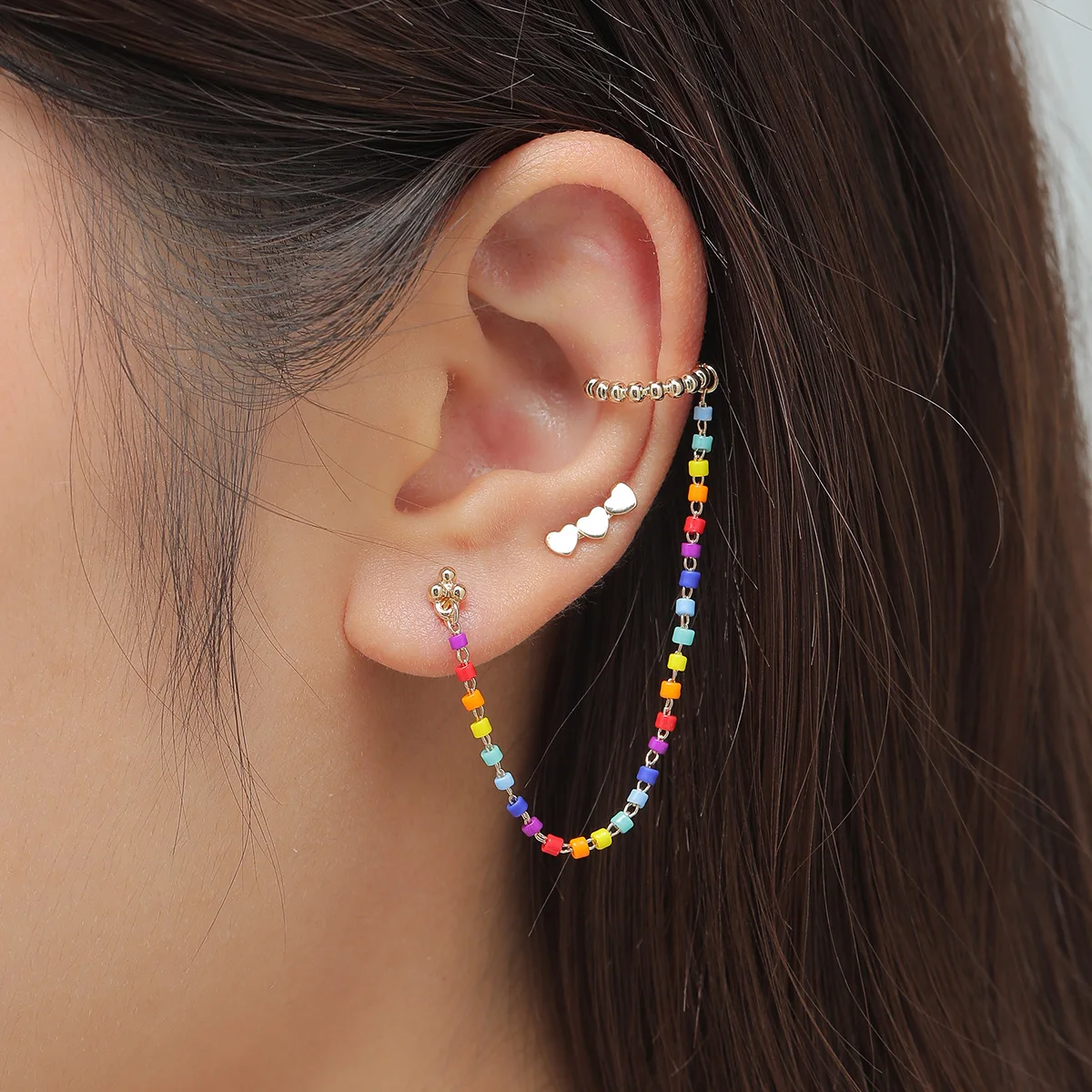 Серьги-манжеты LUNA CHIAO радужные разноцветные с цепочкой-односторонние