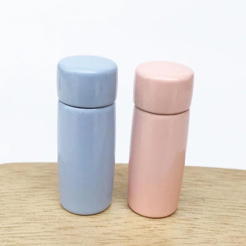 

1:6 Dollhouse Miniature Thermos Cups Miniature Food Scene Doll House Accessories Thermo Water Cup Dollhouse Decor