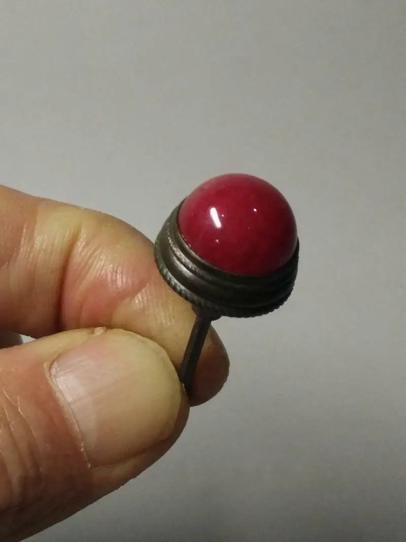 Статуэтки из красного нефрита 2 шт