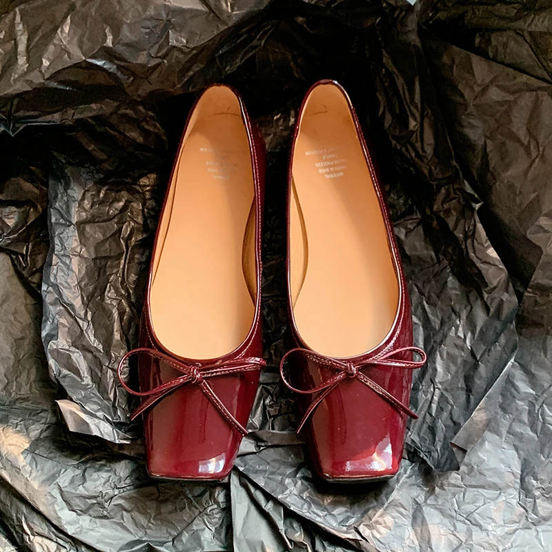 

Женские туфли на низком каблуке, винно-красные лаковые кожаные туфли с квадратным носком и бантом из воловьей кожи, с овчиной подкладкой, обувь для весны и осени