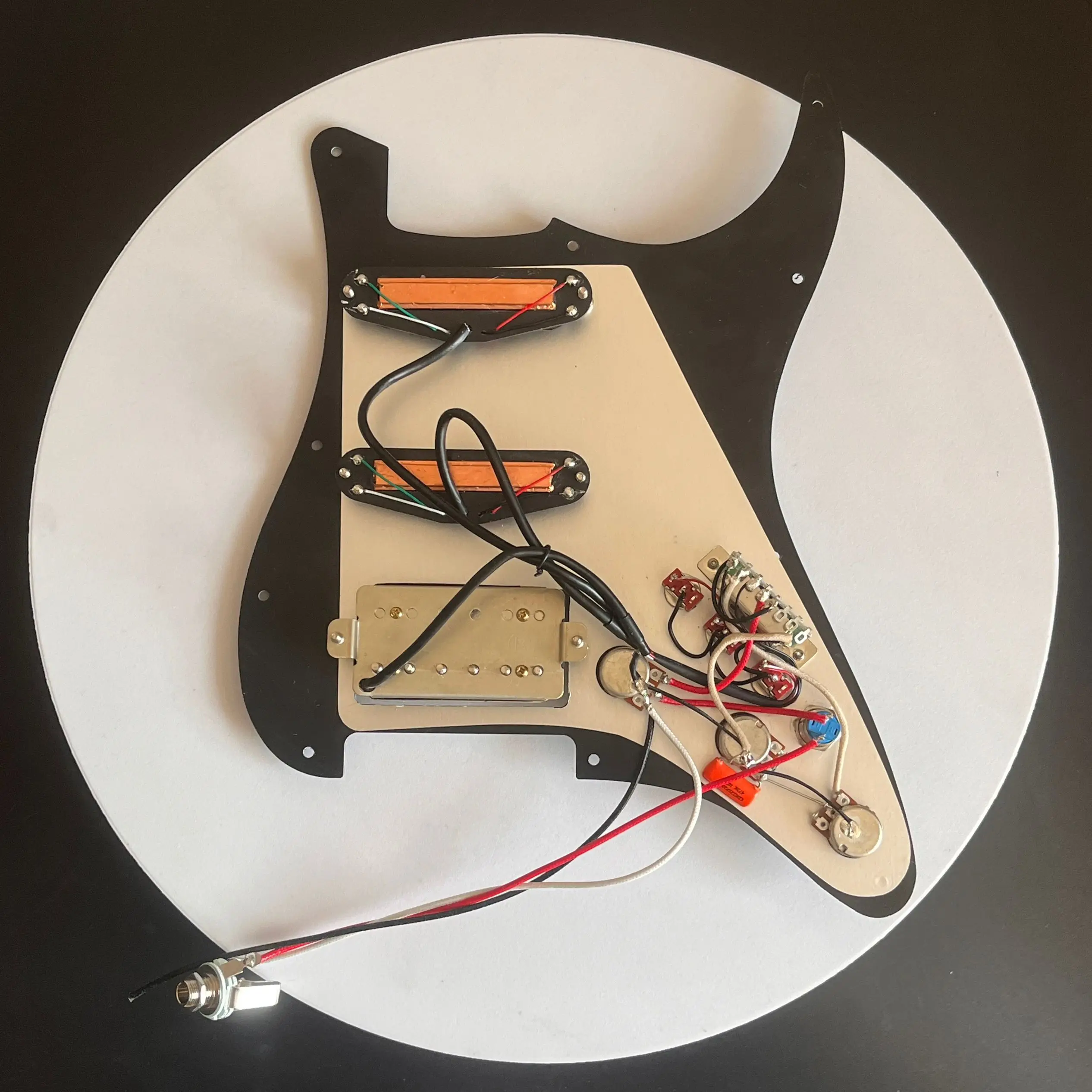 Предварительно Проводная спираль ST Pickguard из быстрорежущей стали для левой руки