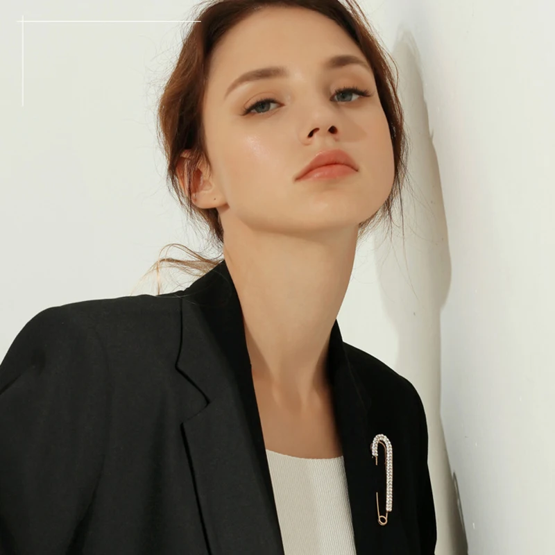 

Secure Clothing Waist Tightening Pins Inlaid Charming Refined Crystal Rhineston Brooches Suit Jewelry Female Buckle Accessories