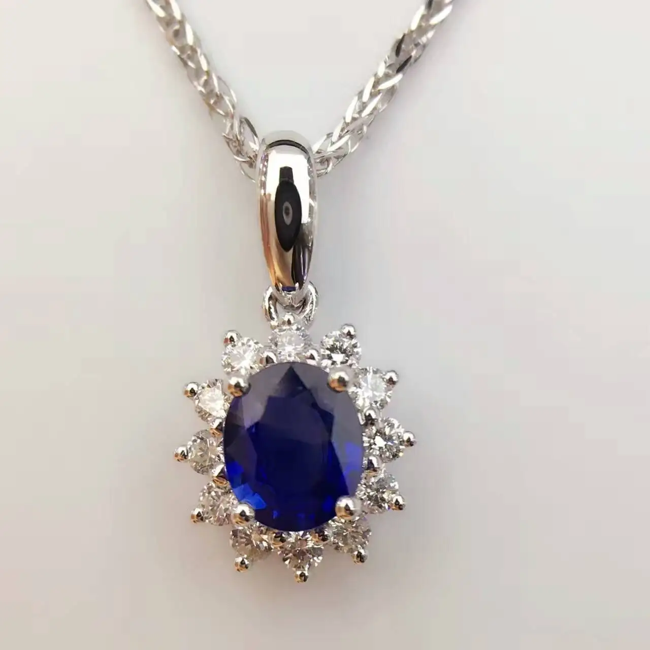 

18K White Gold 0.582ct Natural Sapphire + 0.225ct Diamond Pendant Necklace Fine Jewelry Perfume Bottle Pendant with Certificate