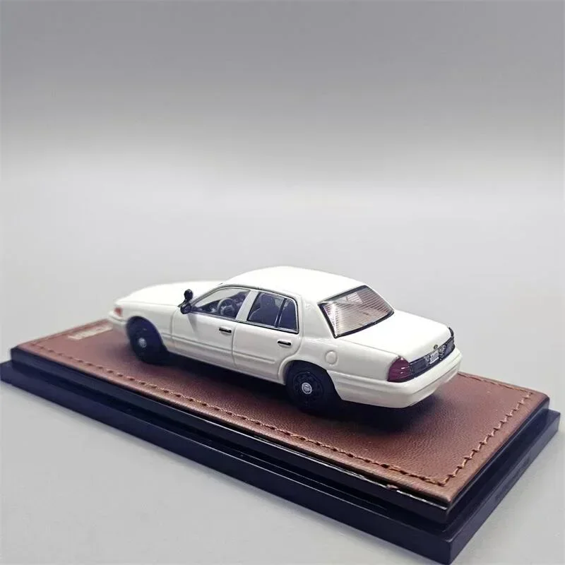 GOC 1:64 CROWN VICTORIA Белый детектив Limited499 Литая под давлением модель автомобиля