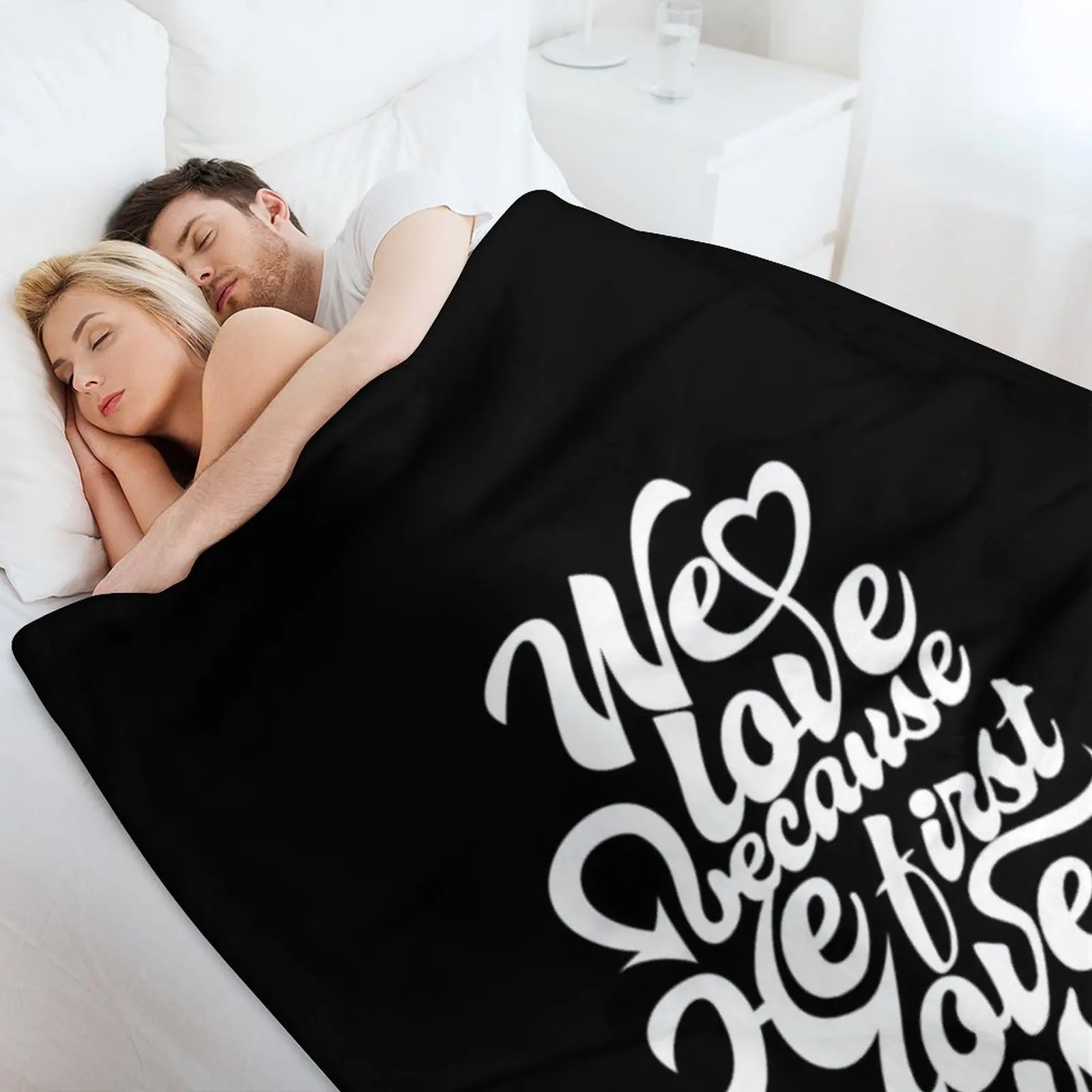 Мы любимо потому что он первым любимым нас 1 Джон 4:19 Декоративное одеяло для