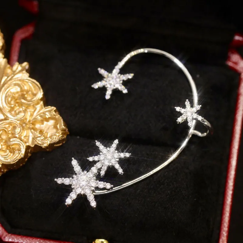 

Fashionable Snowflake Women's Ear Hooks Niche design, high-end super flash ear clips, no pierced earrings, wearable earrings