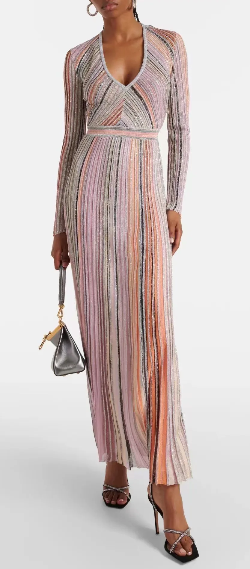 Женское платье в полоску с V-образным вырезом и длинным рукавом