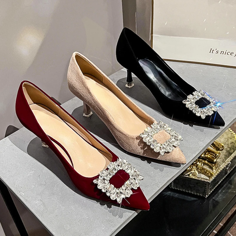 Замшевые женские туфли-лодочки на высоком каблуке с острым носком