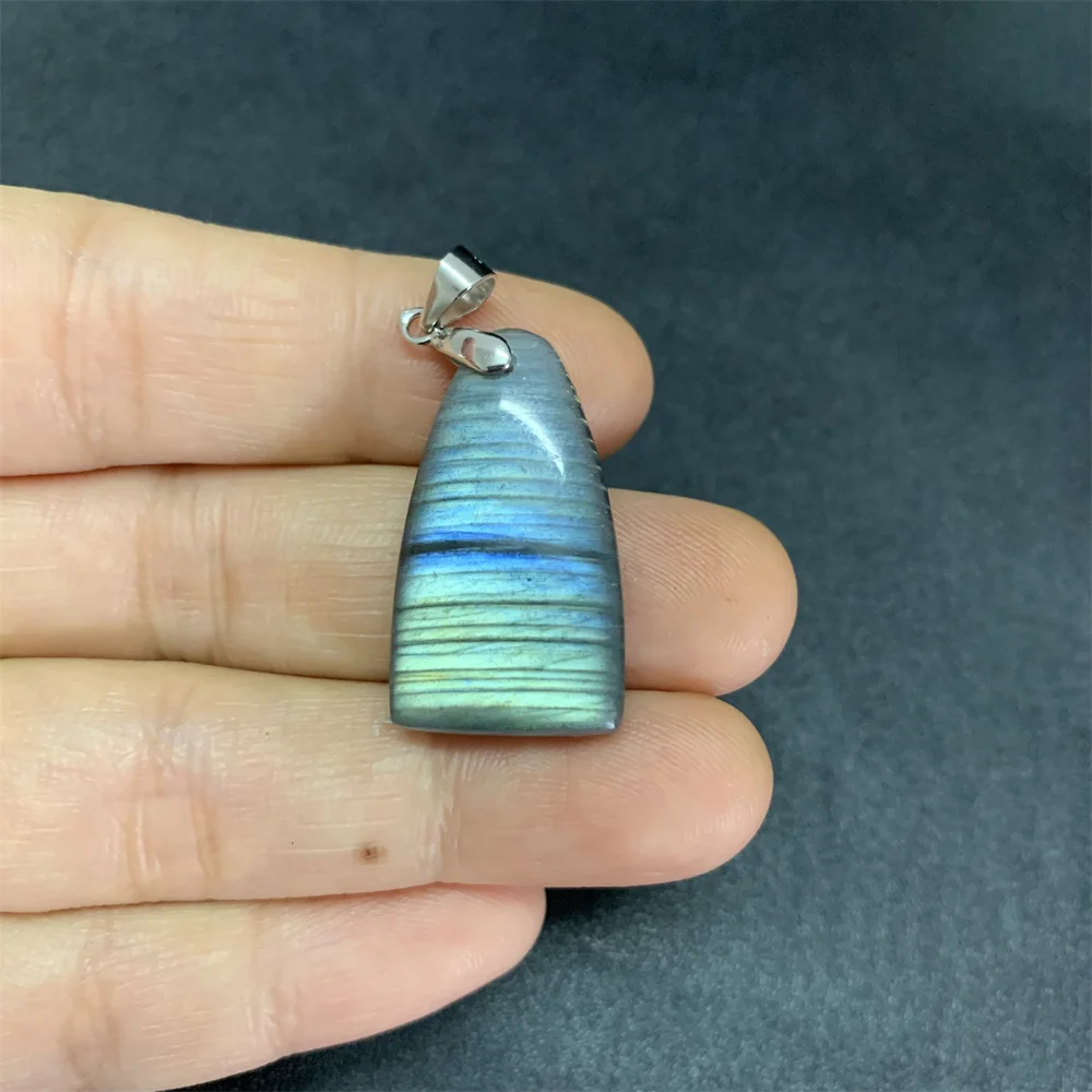 

27.5X15.5X6MM Only1 Finger or Fish Shaped Natural Striped Labradorite Necklaces Shining Green Light Pendants Healing 925 Silver