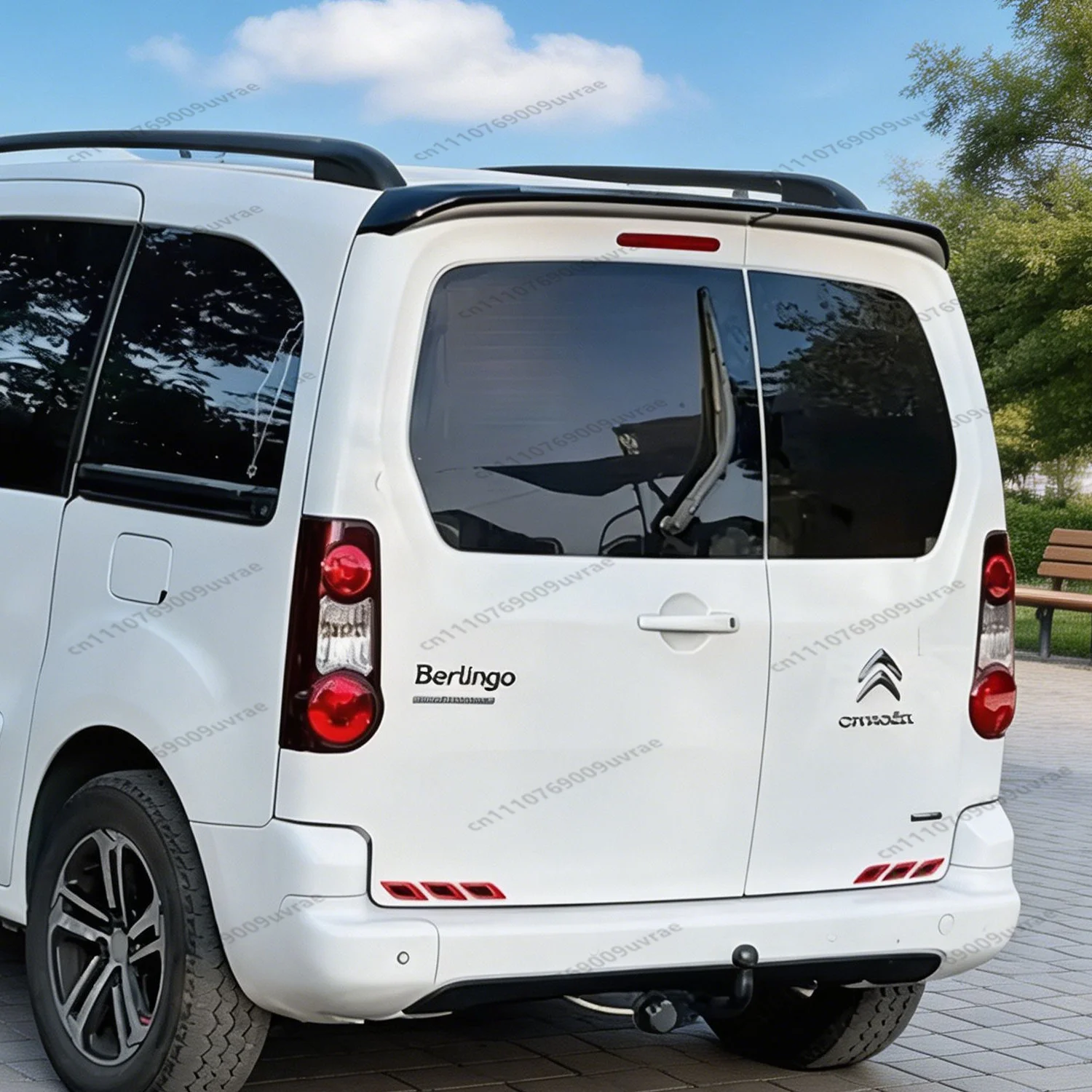 Фото Глянцевые черные накладки на задний спойлер из ABS-пластика для Citroen Berlingo и Peugeot Partner MK2 B9 2008-2018, модели с двойными дверями, тюнинг №2