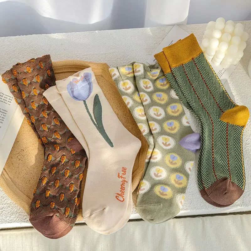 

Новые женские носки, осенние модные повседневные хлопковые дышащие мягкие милые носки для девочек, милые носки средней длины с цветочной вы...