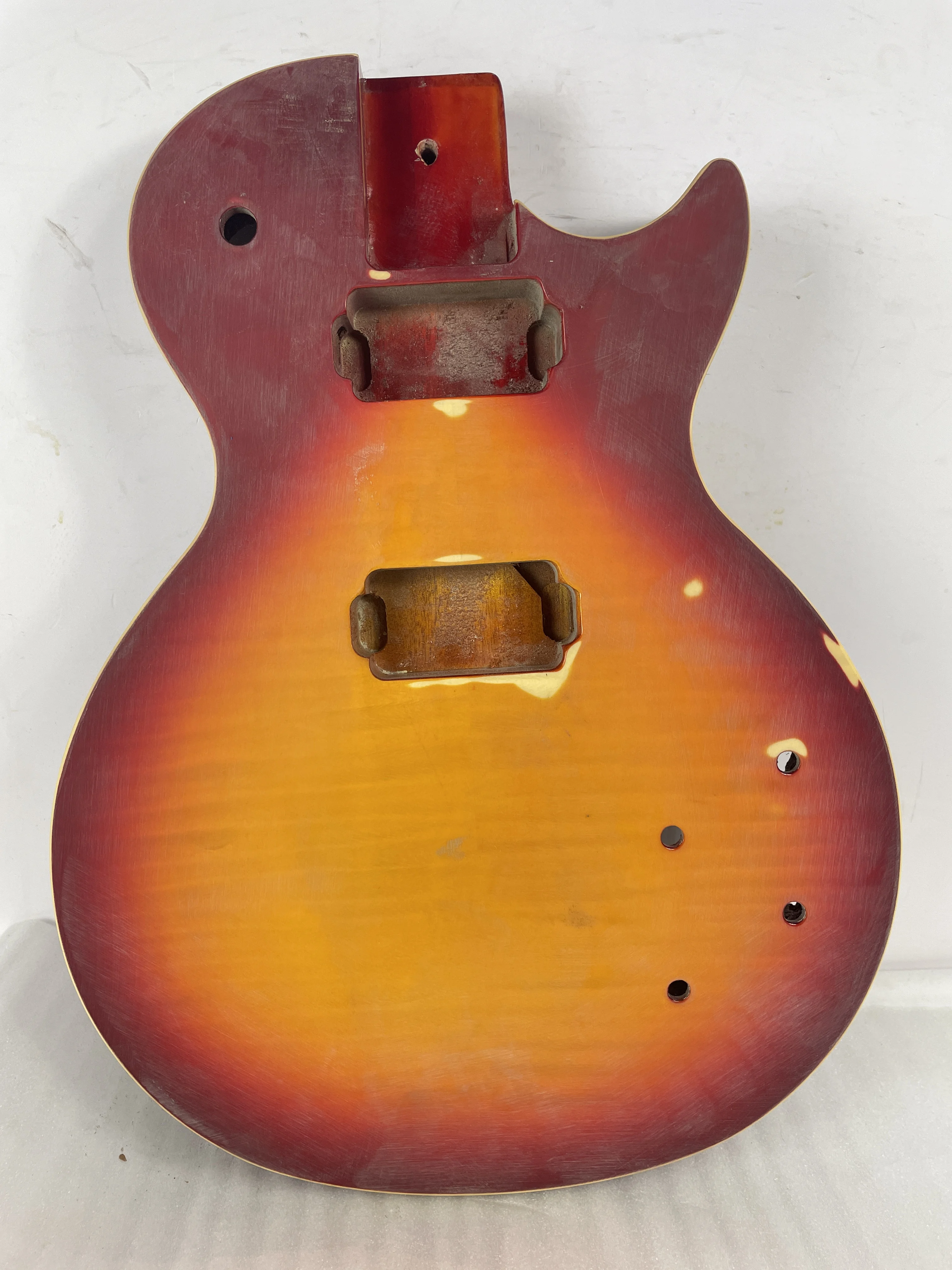 

Defective semi-finished electric guitar body incomplete, real picture, mahogany guitar barrel maple panel