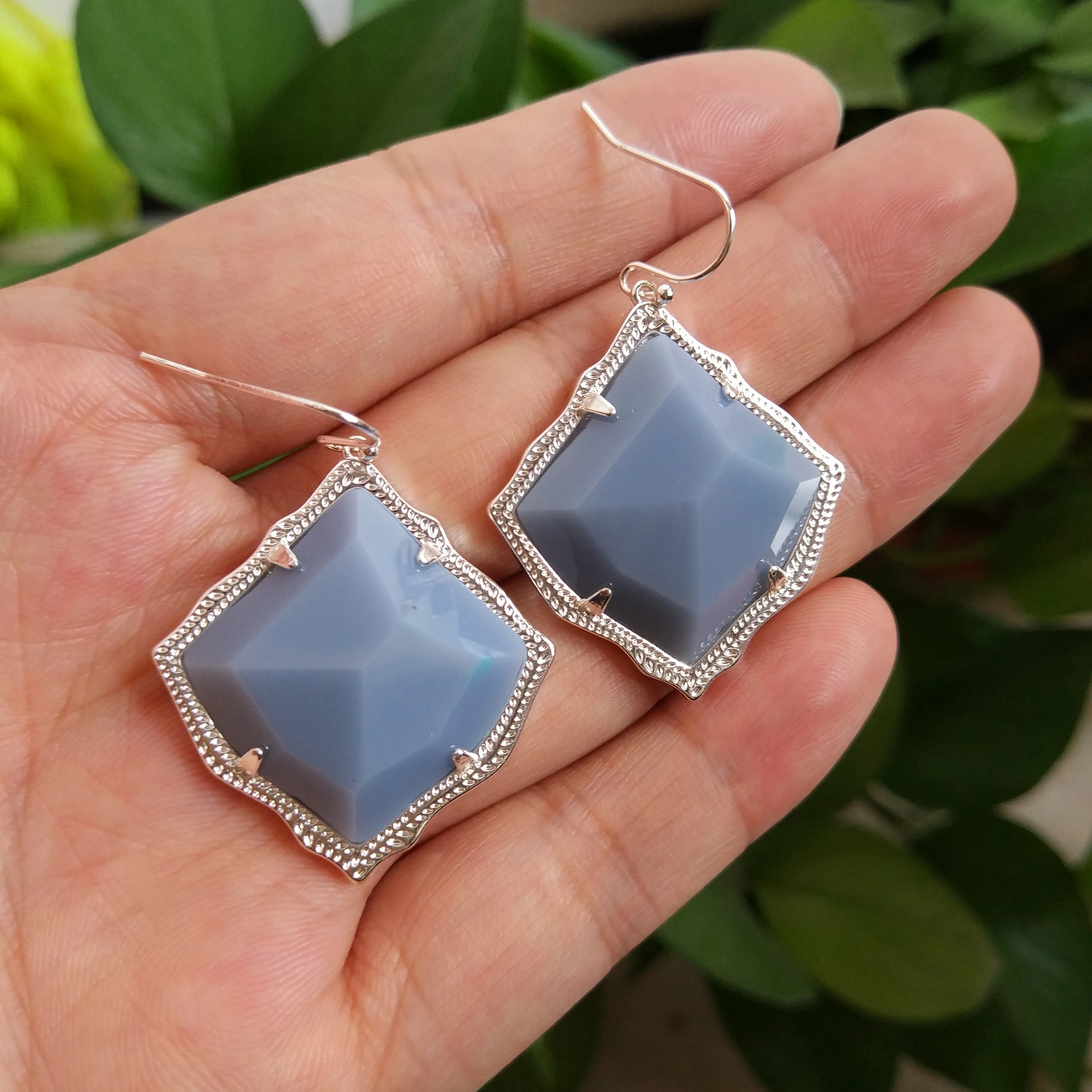 

Новинка 2022, висячие серьги для девочек с граненым голубым кайтом из смолы