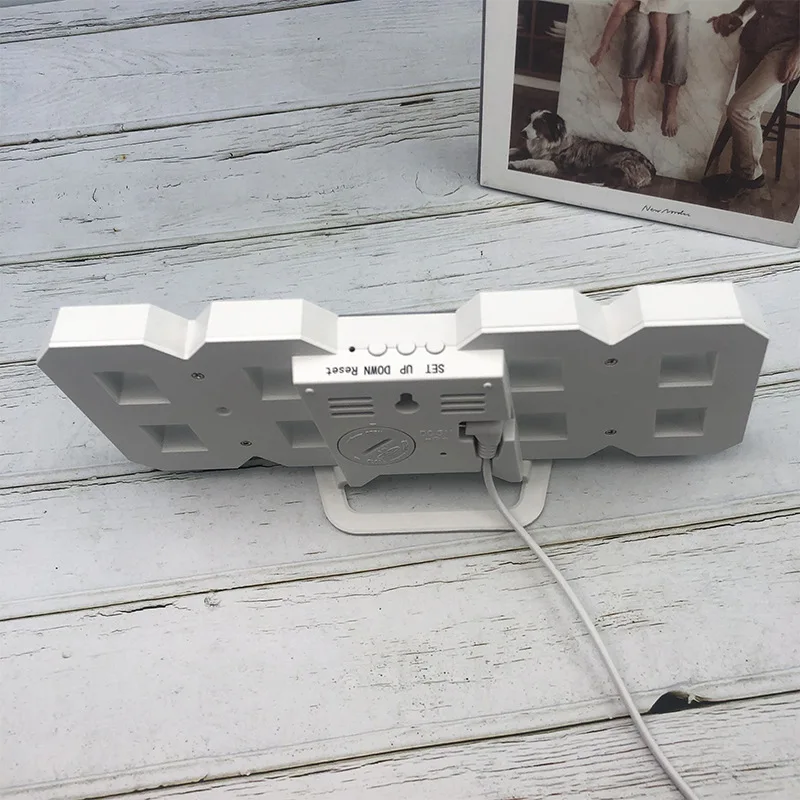 Светодиодные цифровые 3D настенные часы мягкий белый свет регулируемые