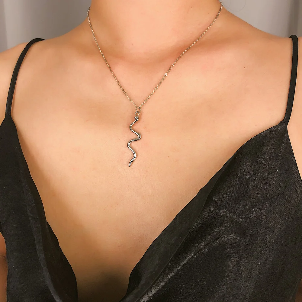 

Snake Pendant Necklace Women Rhinestone Metal Chain Necklace Ladies Girls Personality Clavicle Chain Fashion Party Jewelry