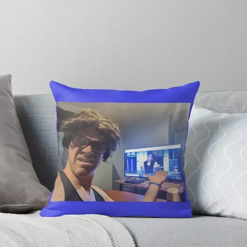 Декоративная подушка BT Reacting to Netflix 30x30 см