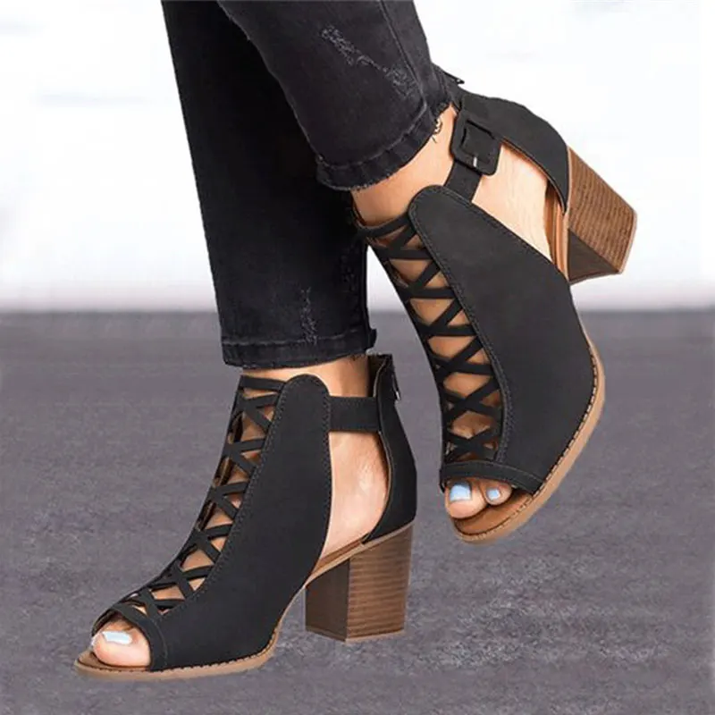 

2022 New Women Square Heel Sandals Peep Toe Hollow Out Chunky Gladiator Sandals with Strap Black Spring Summer Shoes
