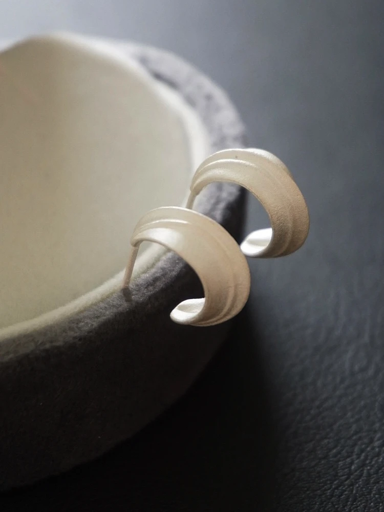  Широкие роуминг-серьги из стерлингового серебра 925 пробы Dong Jie с одинаковой