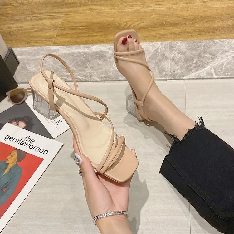 

Женские босоножки на высоком каблуке, летние сандалии, модная обувь на толстом каблуке, пикантные сандалии с юбкой и пряжкой в сказочном сти...