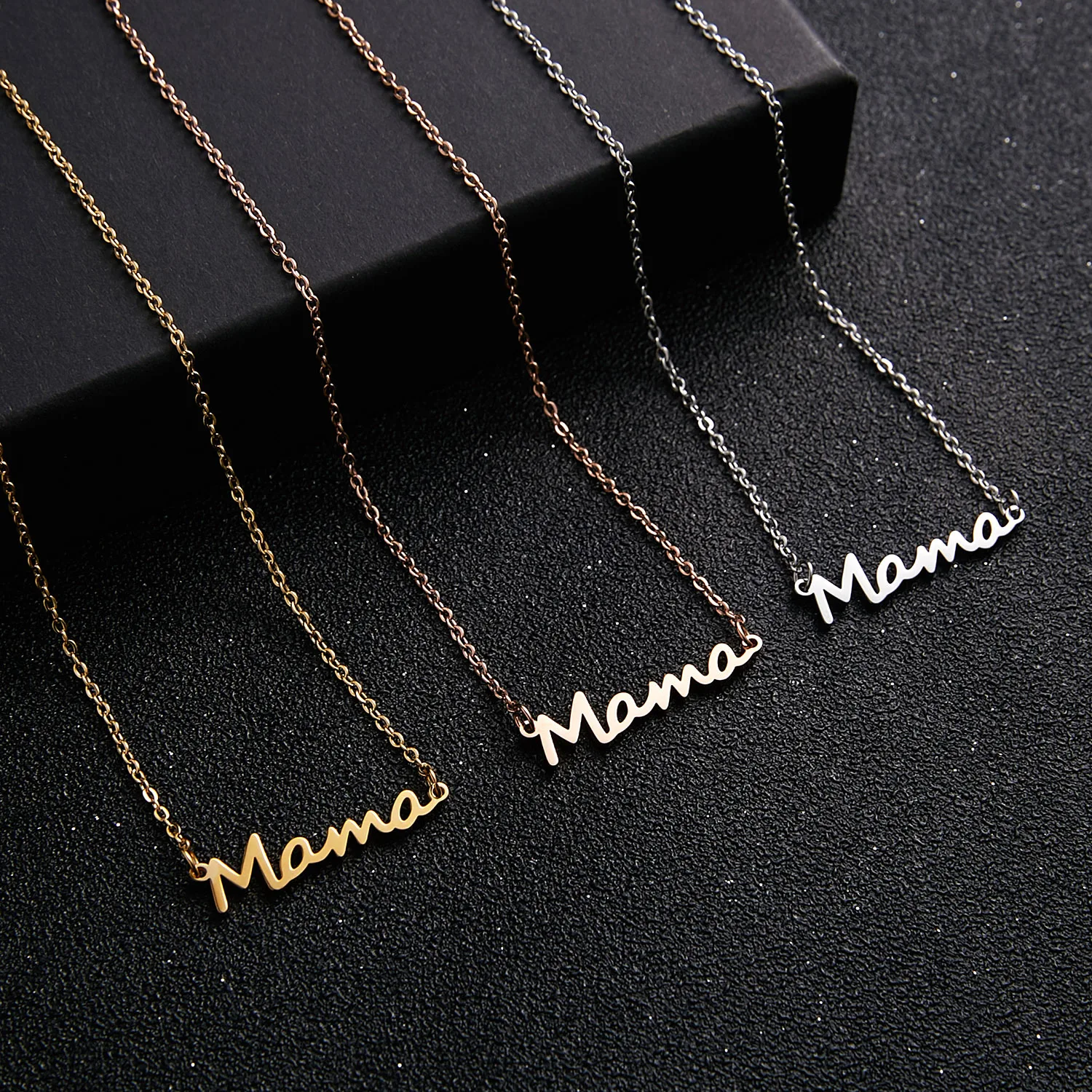 

Mother's Day Mama Letter Pendant Necklace For Women 3 Colors Mom Nameplate Clavicle Chain Choker Personality Jewelry New Gifts