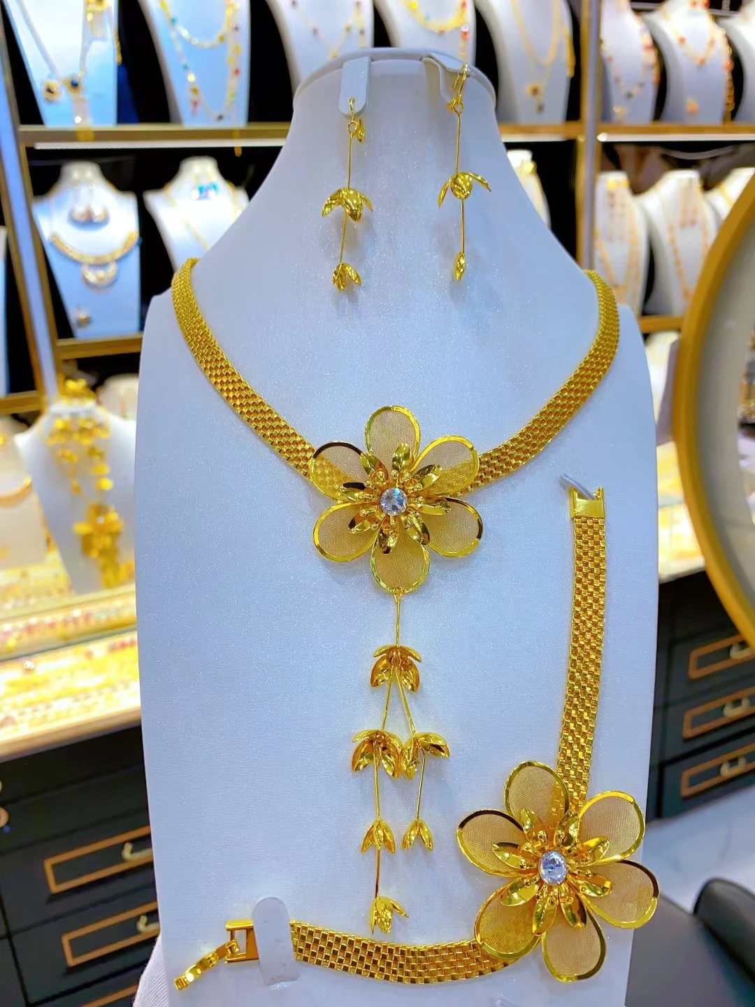 2024 Дубай новое позолоченное ожерелье серьги кольцо браслет Свадебная вечеринка