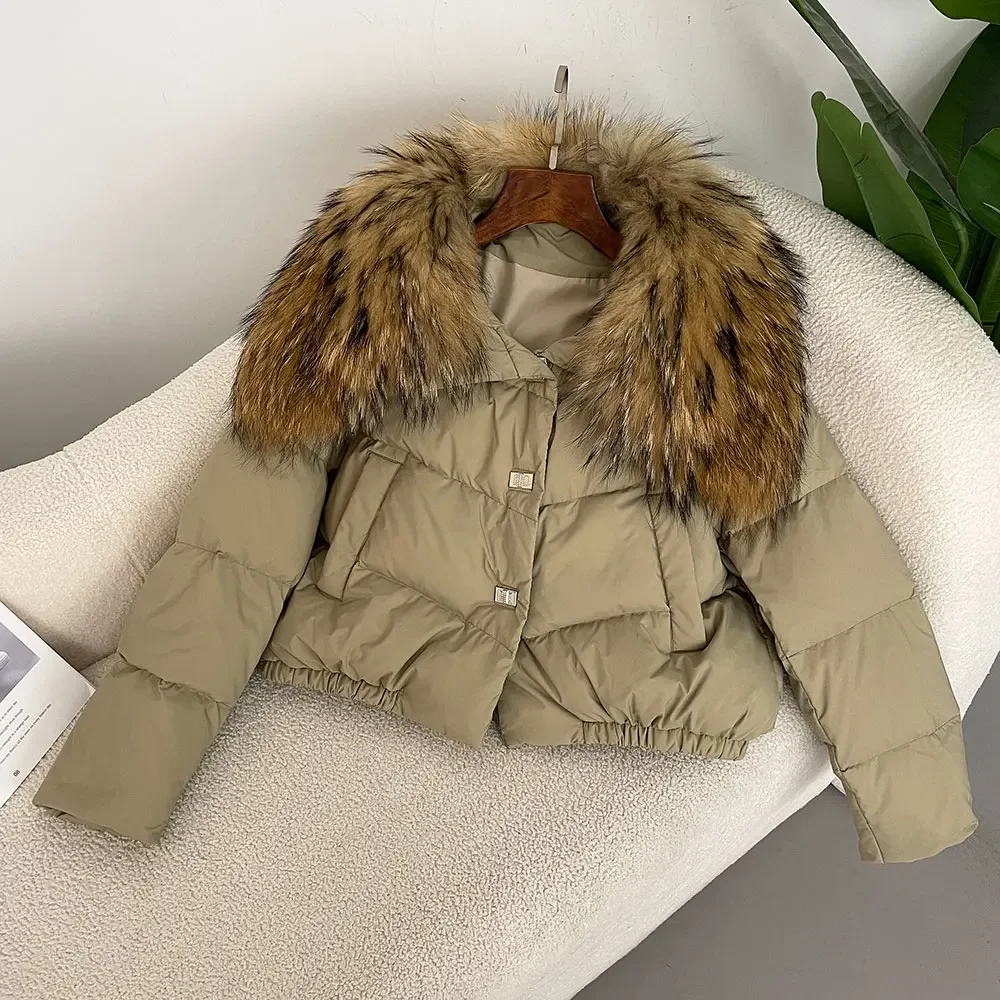 Женский пуховик с воротником из натурального меха на белом утином пуху