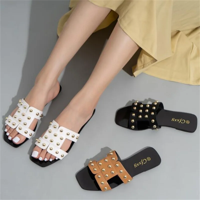 2021 Summer New Fashion Sexy Hollow Fashion Gold Rivets Slippers Women Flat-bottomed Large Size Outdoor Sandals Zapatillas Mujer