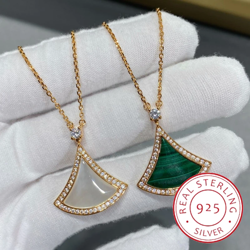 

2023 New Rose Golden Triangle Skirt Necklace Women's High-grade Temperament Fashion Brand Luxury Jewelry Anniversary Gift