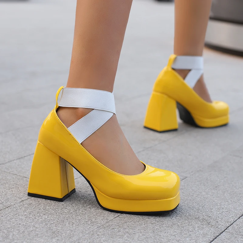 Блестящие туфли на высоком каблуке с квадратным носком