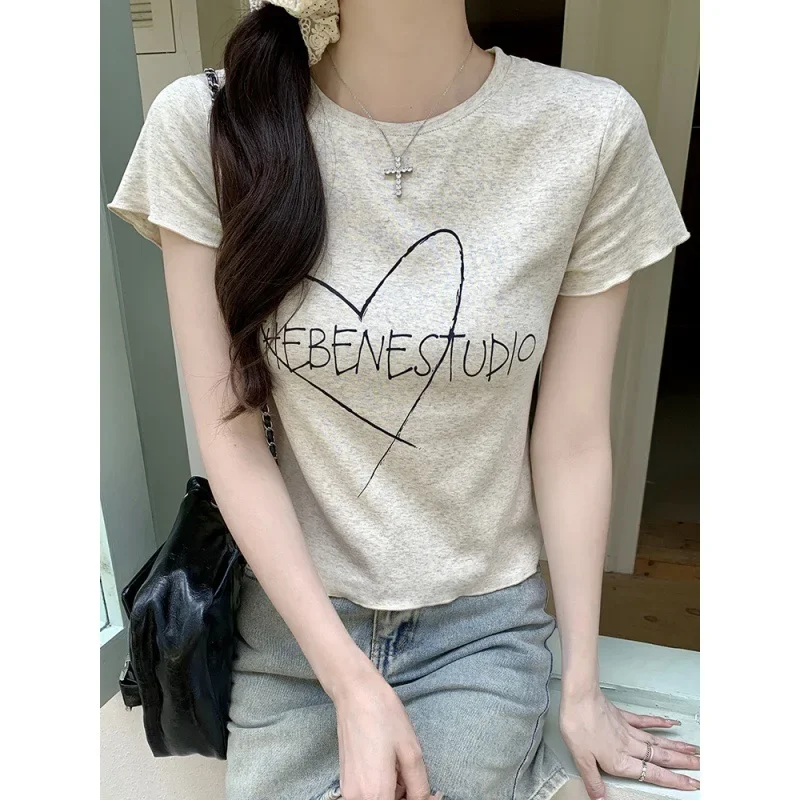 Реалистичная ценник футболка с короткими рукавами и деревянными ушками женская