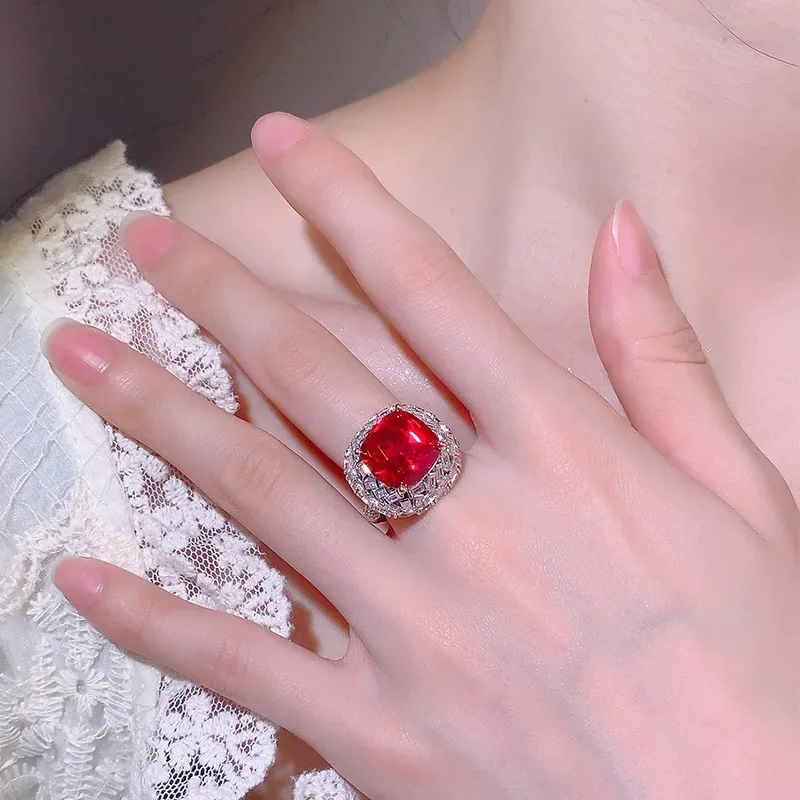 Элегантное регулируемое кольцо со сверкающим желтым камнем в форме подушки для