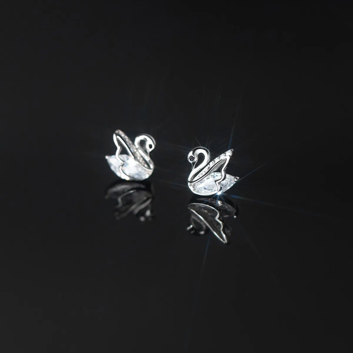 

Женское летнее ювелирное изделие из серебра 925 пробы