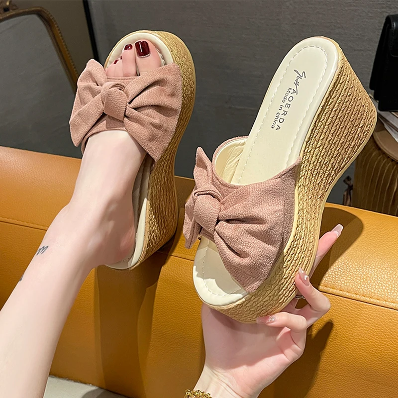 

Шлепанцы женские на танкетке с бантом, Сланцы на платформе, открытый носок, высокий каблук, дизайнерские тапочки, Классическая обувь, лето 2023