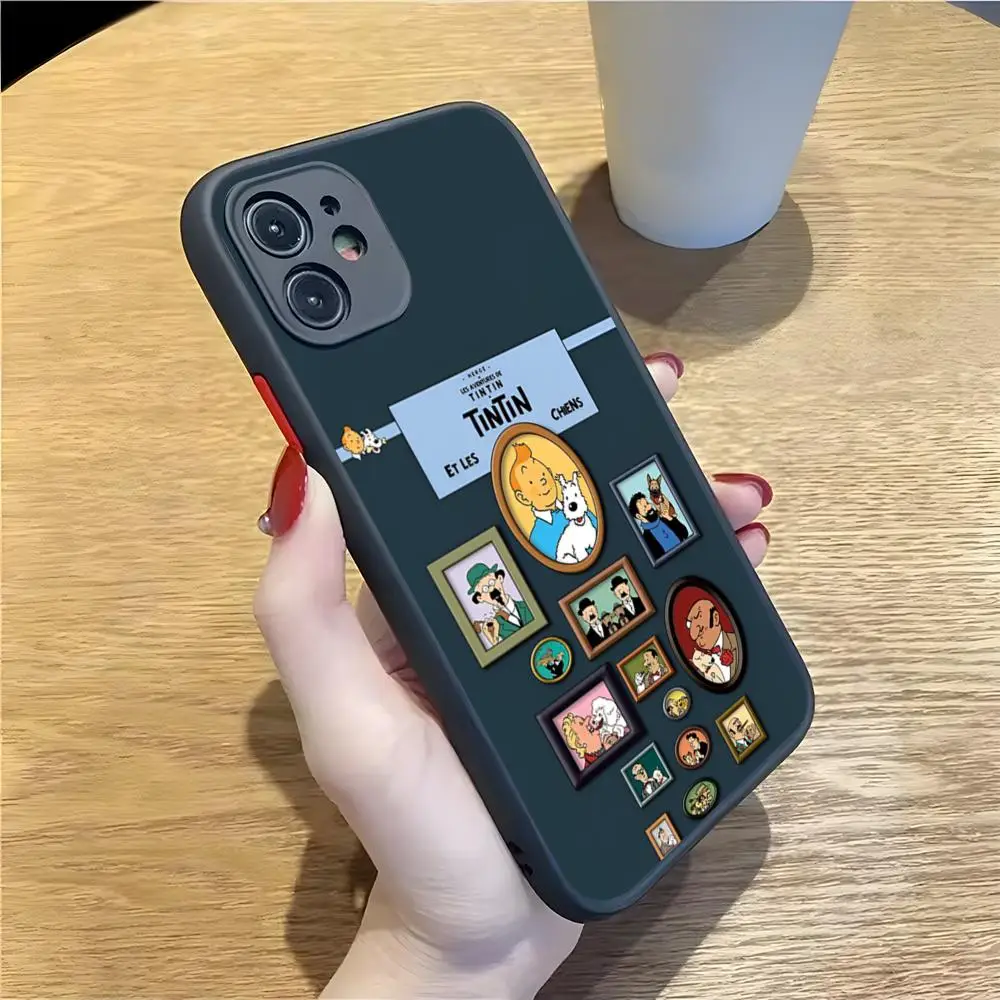 Фото Чехол для телефона «Приключения Тинтина» для iPhone 17, 16, 15, 14, 13, 12 Pro Max, XR, Air, Plus, Mini, с эффектом кожи, черный, жесткий, с покрытием под кожу №2